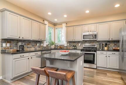 Canal Trail Retreat | Hot Tub & Deck Near Downtown Bend - Bend, Oregon