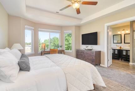 Canal Trail Retreat | Hot Tub & Deck Near Downtown Bend - Bend, Oregon