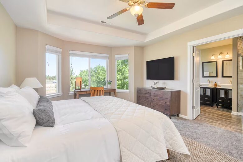 Canal Trail Retreat | Hot Tub & Deck Near Downtown Bend - Bend, Oregon