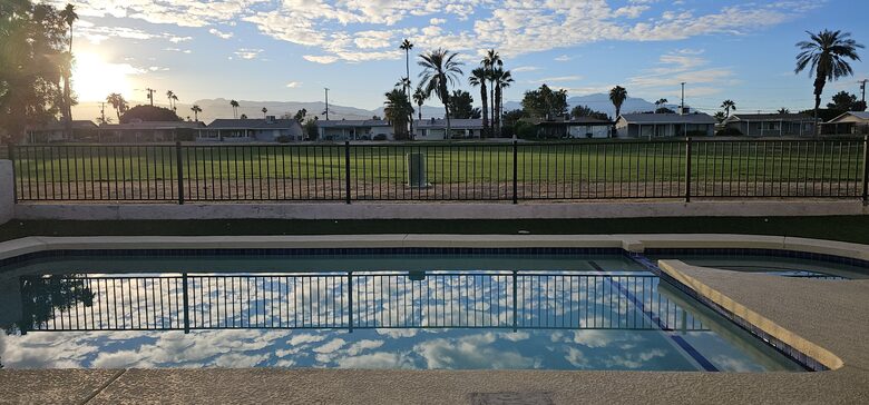 Fairway Living with Private Guest Casita - Palm Desert, California