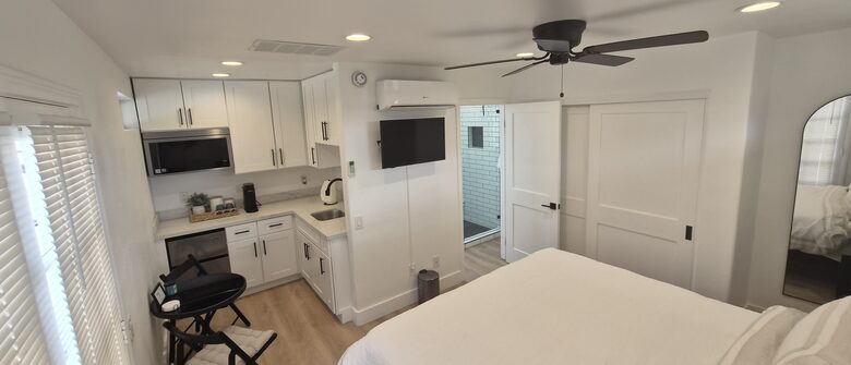 Fairway Living with Private Guest Casita - Palm Desert, California