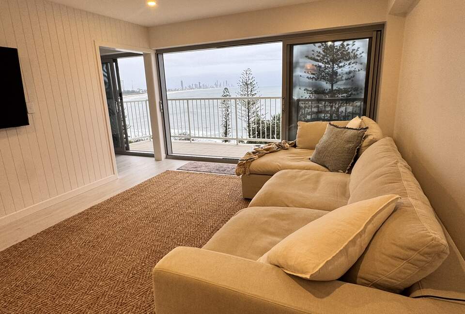 Pacific Ocean Views Beside Burleigh Head National Park - Gold Coast, Australia