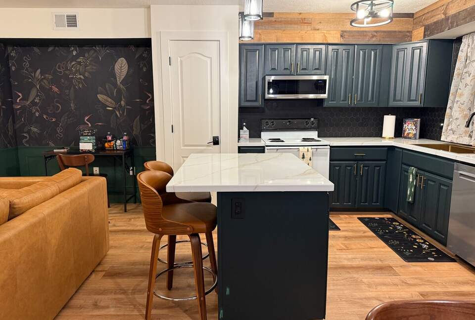 Walk to Deer Valley Gondola with Year Round Hot Tub and Resort Amenities - Heber, Utah