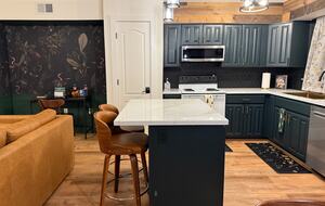 Walk to Deer Valley Gondola with Year Round Hot Tub and Resort Amenities - Heber, Utah