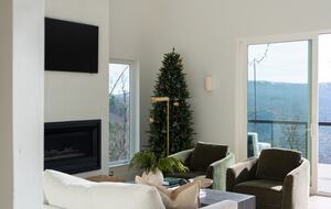 Afton Mountain Retreat with Hot Tub & Views - Afton, Virginia