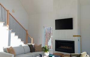 Afton Mountain Retreat with Hot Tub & Views - Afton, Virginia