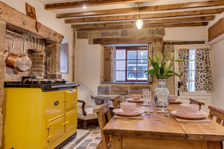 Charming Abbey-View Cottage - Whitby, United Kingdom