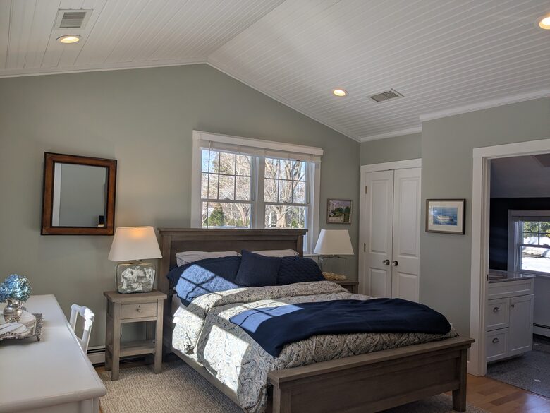 Charming Hydrangea Cottage in Osterville Village near Beaches - Osterville, Massachusetts
