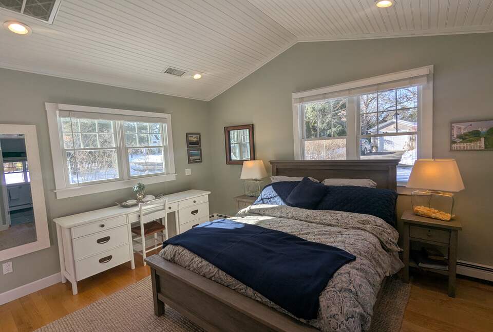 Charming Hydrangea Cottage in Osterville Village near Beaches - Osterville, Massachusetts