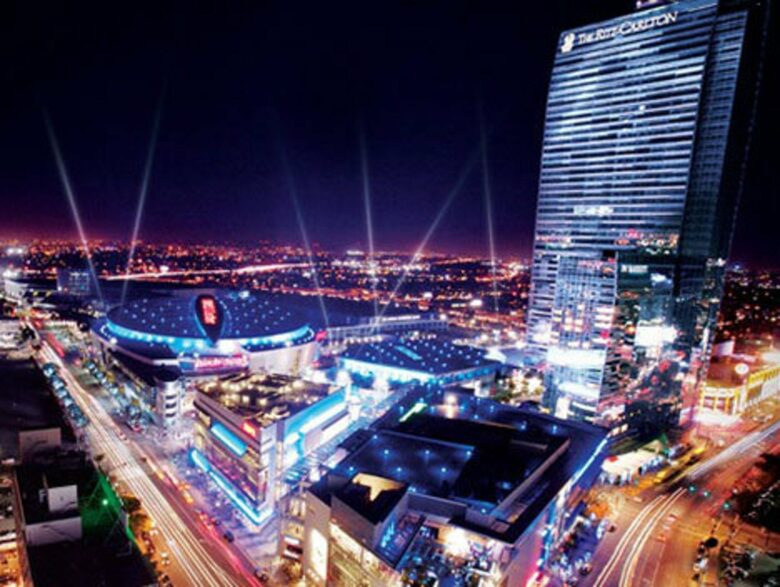 Glass-Walled DTLA Corner Loft with Skyline Views - Los Angeles, California