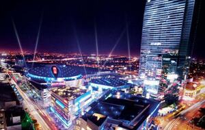 Glass-Walled DTLA Corner Loft with Skyline Views - Los Angeles, California