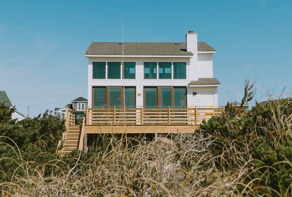 Light-Filled Beachfront Home for Unscripted Days - Hatteras, North Carolina