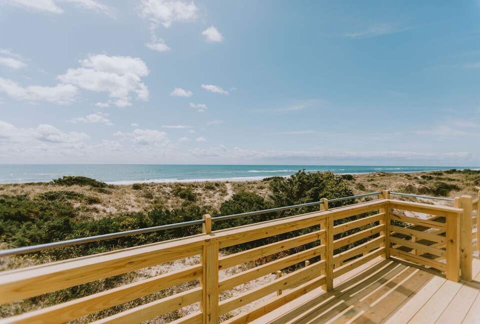 Light-Filled Beachfront Home for Unscripted Days - Hatteras, North Carolina