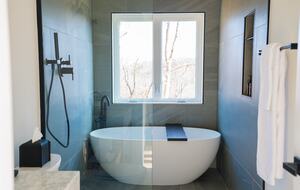 Afton Mountain Retreat with Hot Tub & Views - Afton, Virginia