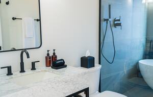 Afton Mountain Retreat with Hot Tub & Views - Afton, Virginia