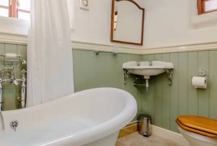 Charming Abbey-View Cottage - Whitby, United Kingdom