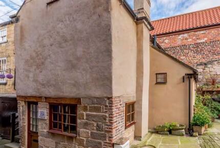 Charming Abbey-View Cottage - Whitby, United Kingdom