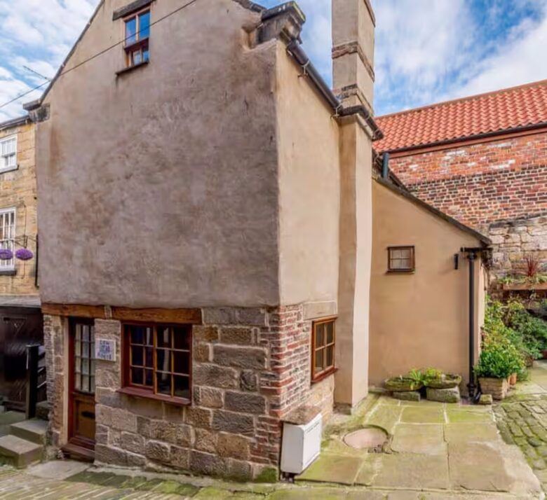 Charming Abbey-View Cottage - Whitby, United Kingdom