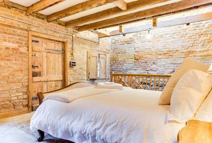 Charming Abbey-View Cottage - Whitby, United Kingdom