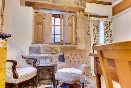 Charming Abbey-View Cottage - Whitby, United Kingdom