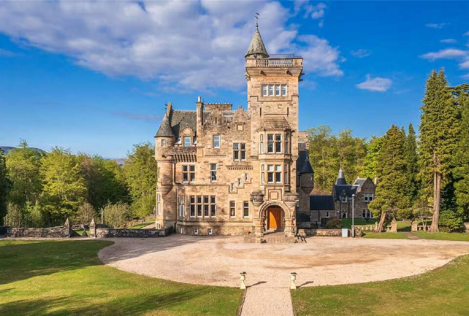 The Tower Penthouse at Dollarbeg Castle - Dollar, United Kingdom