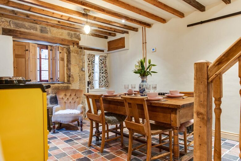 Charming Abbey-View Cottage - Whitby, United Kingdom