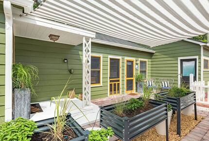 Historic Pool Compound One Block from Melbourne Arts District - Melbourne, Florida