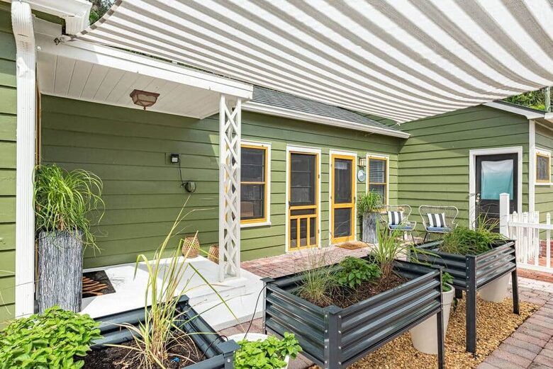 Historic Pool Compound One Block from Melbourne Arts District - Melbourne, Florida