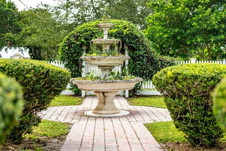 Historic Pool Compound One Block from Melbourne Arts District - Melbourne, Florida