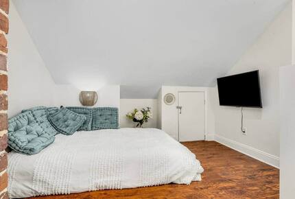 Historic Pool Compound One Block from Melbourne Arts District - Melbourne, Florida