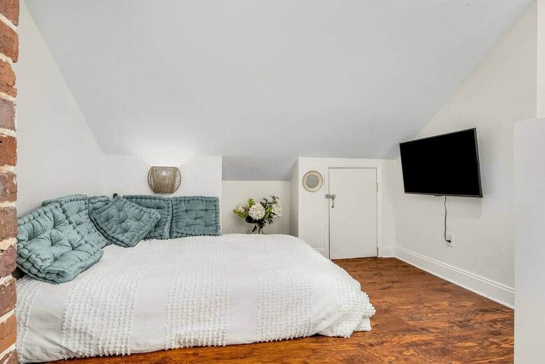 Historic Pool Compound One Block from Melbourne Arts District - Melbourne, Florida