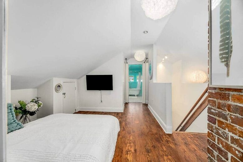 Historic Pool Compound One Block from Melbourne Arts District - Melbourne, Florida