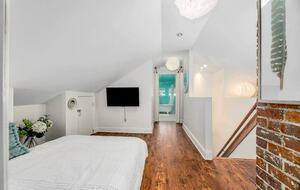 Historic Pool Compound One Block from Melbourne Arts District - Melbourne, Florida