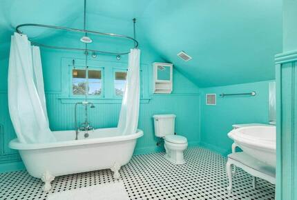 Historic Pool Compound One Block from Melbourne Arts District - Melbourne, Florida