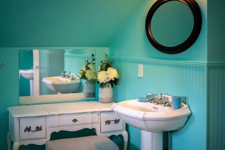 Historic Pool Compound One Block from Melbourne Arts District - Melbourne, Florida