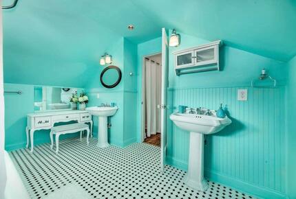 Historic Pool Compound One Block from Melbourne Arts District - Melbourne, Florida