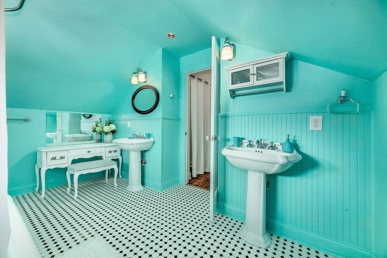 Historic Pool Compound One Block from Melbourne Arts District - Melbourne, Florida