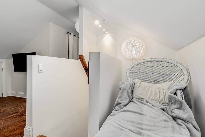 Historic Pool Compound One Block from Melbourne Arts District - Melbourne, Florida