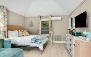 Historic Pool Compound One Block from Melbourne Arts District - Melbourne, Florida