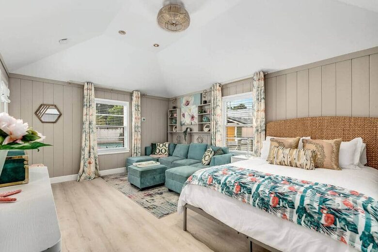 Historic Pool Compound One Block from Melbourne Arts District - Melbourne, Florida