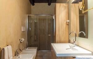 The bathroom shared by the fifth and sixth bedrooms