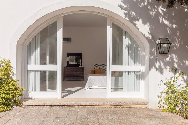 Entrance from the yard to the seventh bedroom