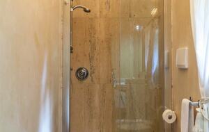 En-suite shower room (bedroom 3)