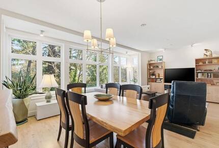 Bainbridge Island Elegant Condo near Ferry - Bainbridge Island, Washington