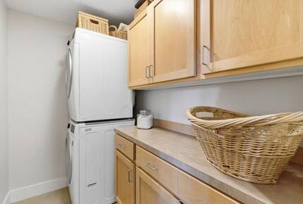 Bainbridge Island Elegant Condo near Ferry - Bainbridge Island, Washington