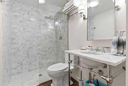 Bainbridge Island Elegant Condo near Ferry - Bainbridge Island, Washington