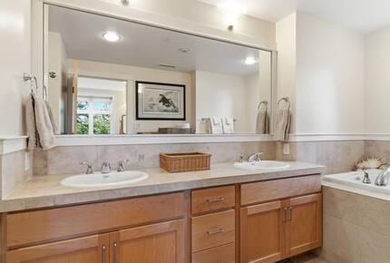 Bainbridge Island Elegant Condo near Ferry - Bainbridge Island, Washington