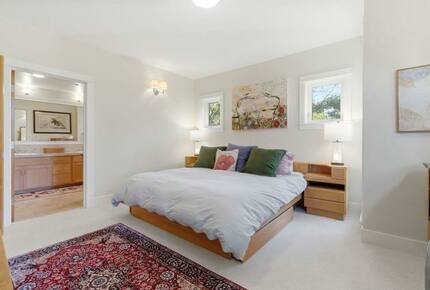 Bainbridge Island Elegant Condo near Ferry - Bainbridge Island, Washington