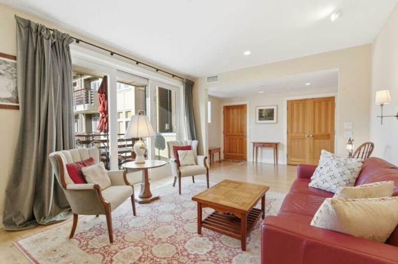 Bainbridge Island Elegant Condo near Ferry - Bainbridge Island, Washington