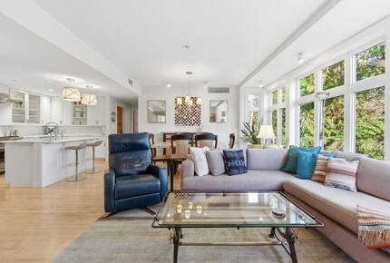 Bainbridge Island Elegant Condo near Ferry - Bainbridge Island, Washington